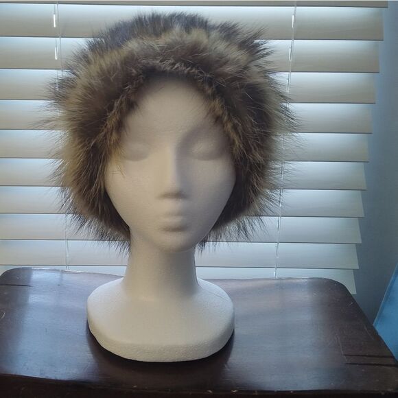 Vintage Eaton's Ladies Genuine Fur Hat - Picture 1 of 5